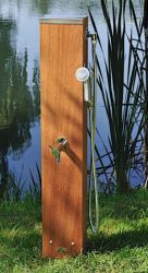 Douche borne en Iroko